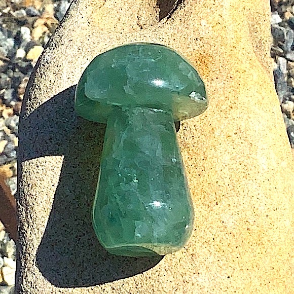GREEN FLUORITE QUARTZ MUSHROOM HEALING STONE 2 1/2 IN TALL NEW - Picture 2 of 7